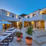 Luxury Stay In Villa Capellania.